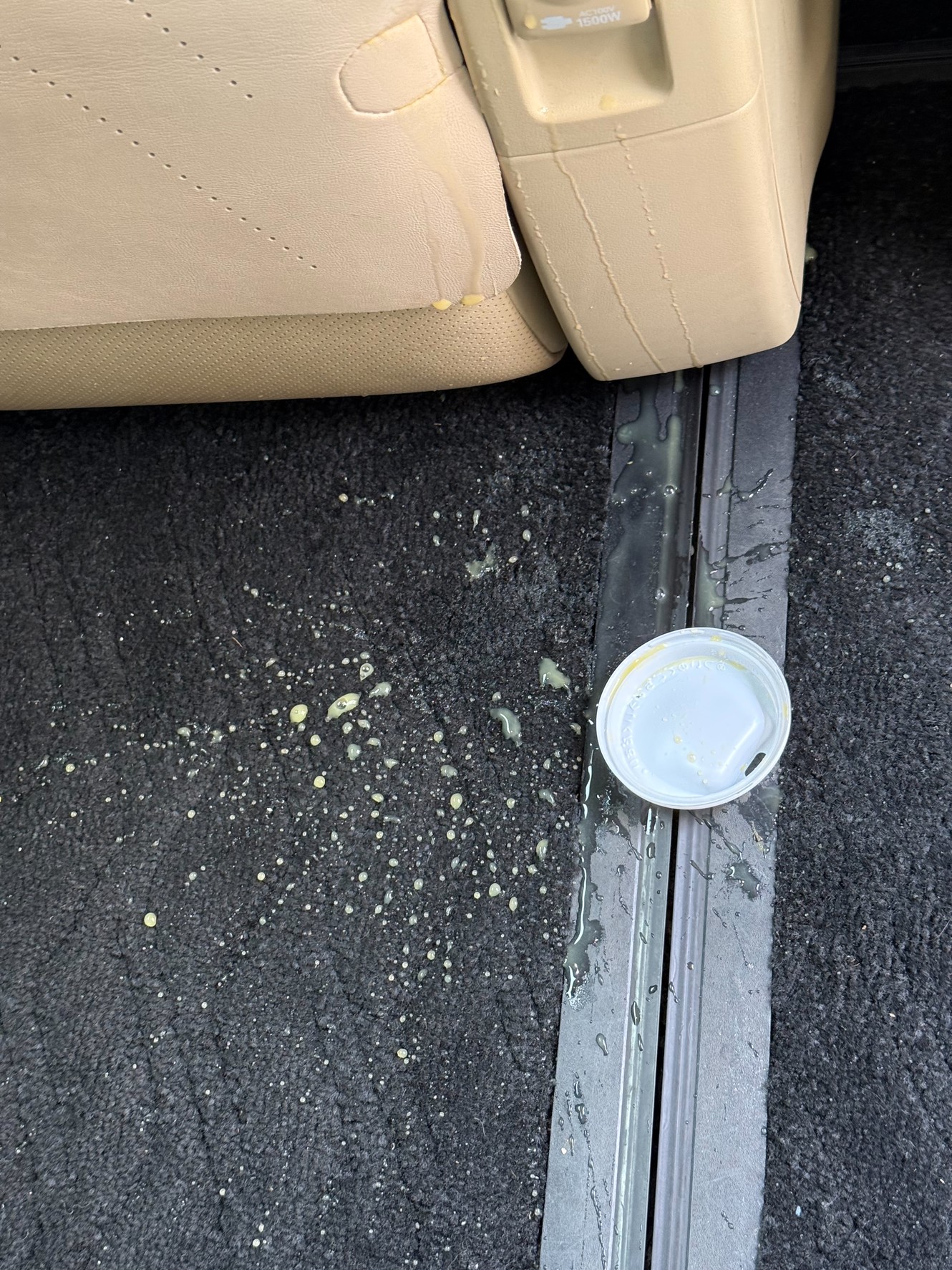 汚されて幻滅…友人の保険で車が戻った
