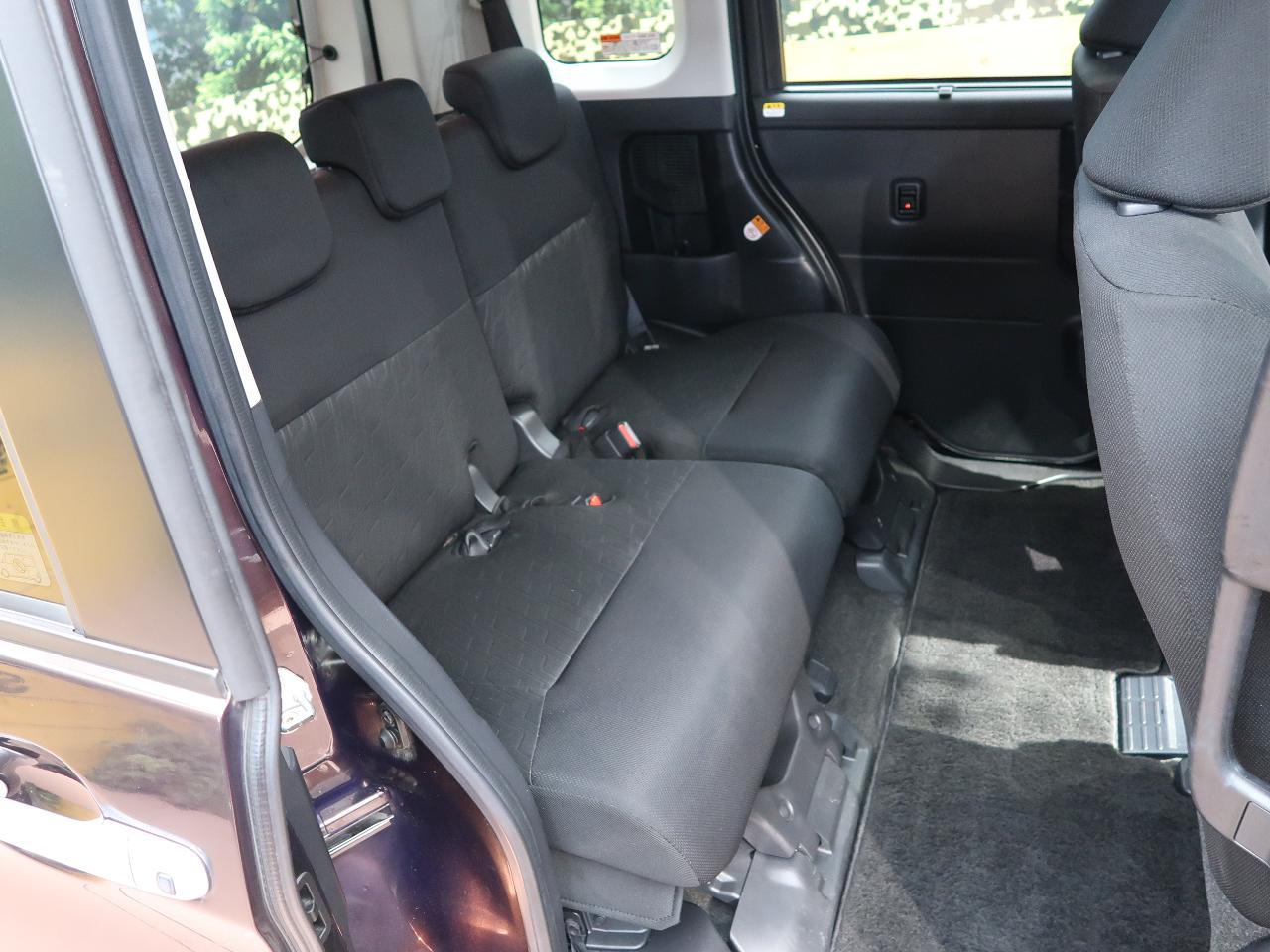 トヨタタンク後ろ席