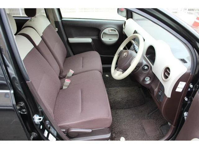 トヨタパッソ、茶色.