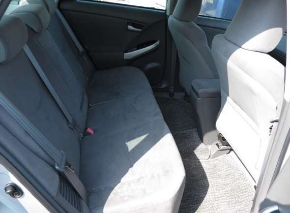 プリウス後ろ画像.