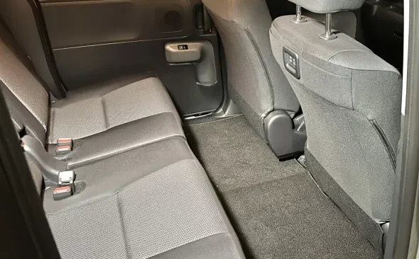 トヨタシエンタ後ろ座席の画像