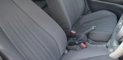 トヨタヤリス前の2席