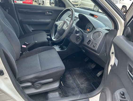 スズキ・スイフトの「農作業の土汚れ」