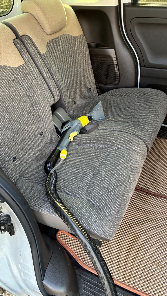 【子供の嘔吐】車内クリーニングのプロが教える対処法