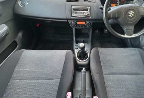 【名古屋市】スズキ スイフトの中古車特有のタバコ臭を完全消臭！